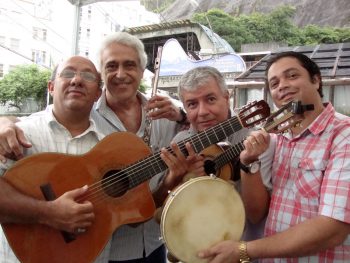 choro na praça na estação do bondinho do Pão de Açúcar